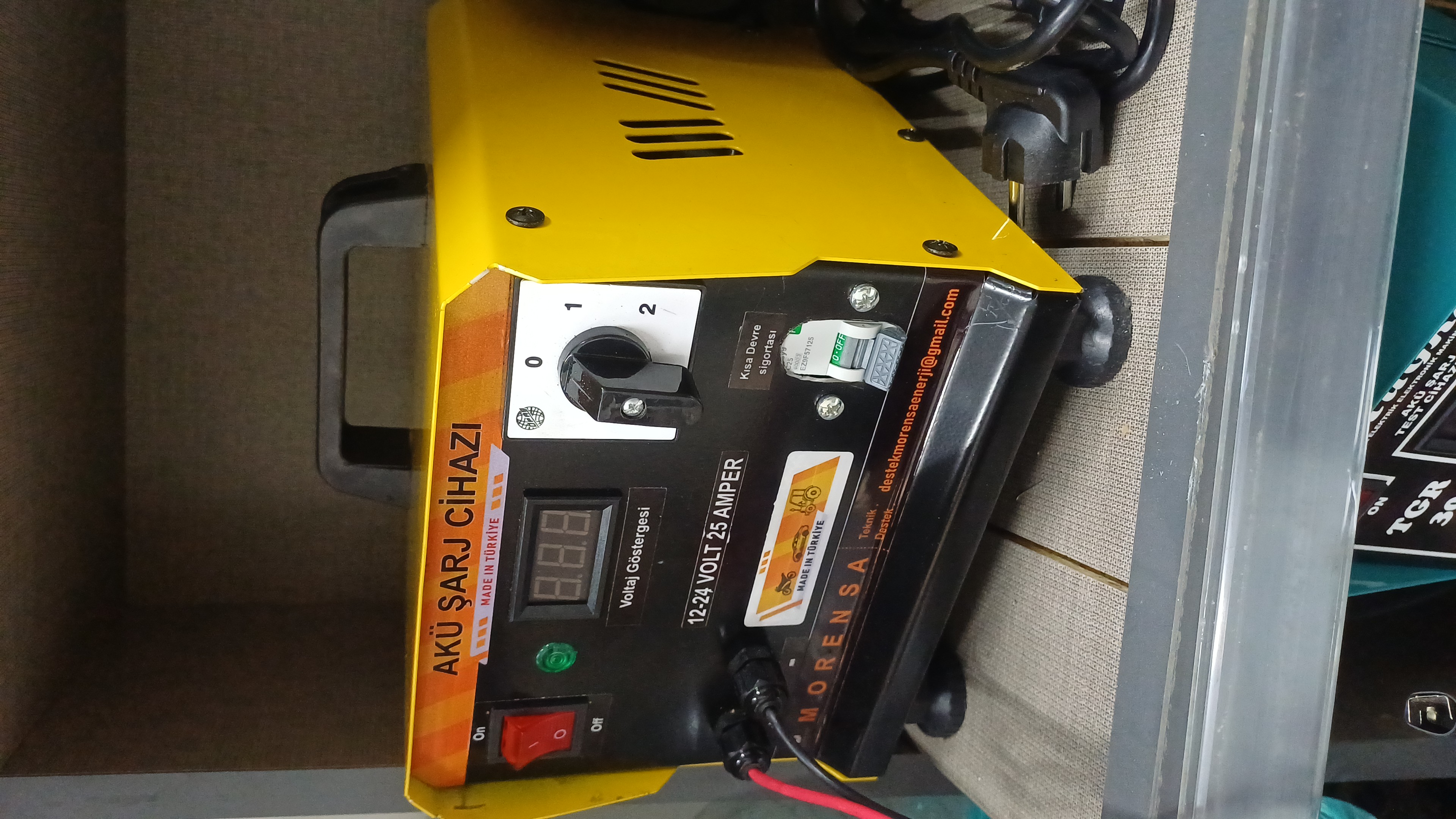 12/24 VOLT 25 AMPER PROFESYONEL 